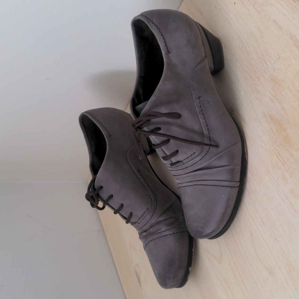 Leather shoes
